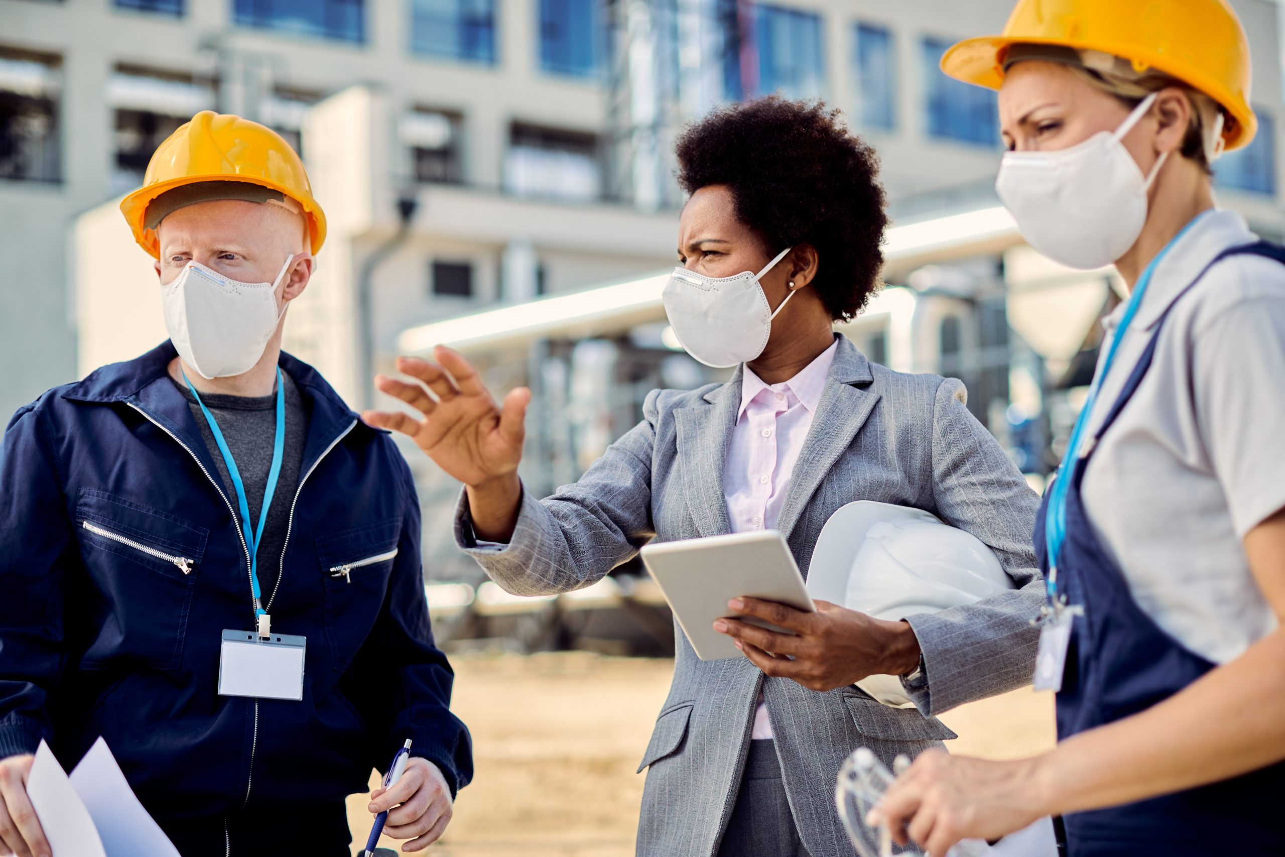Read more about the article 10 Contoh Penerapan HSE di Proyek Industri dan Pabrik