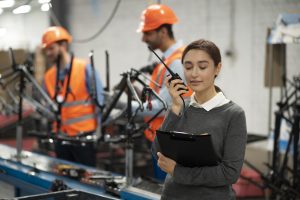 Read more about the article Meningkatkan Overall Equipment Effectiveness (OEE) dan Mengurai Bottleneck Produksi di Pabrik Manufaktur